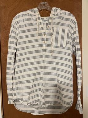 California Tailor top size Small